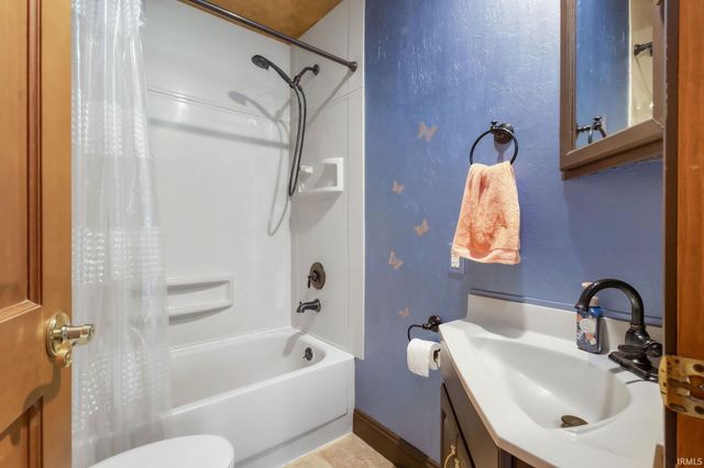 56040 River Heights, Elkhart, IN 46516