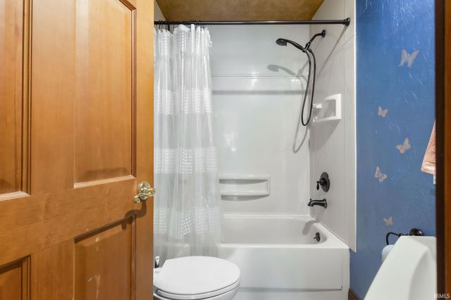 56040 River Heights, Elkhart, IN 46516