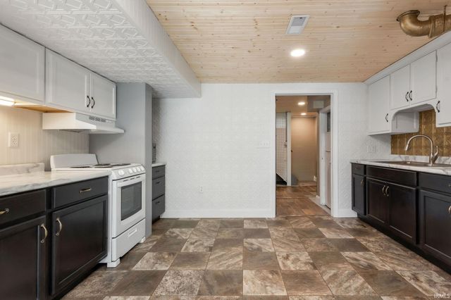 56040 River Heights, Elkhart, IN 46516
