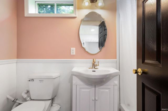 56040 River Heights, Elkhart, IN 46516