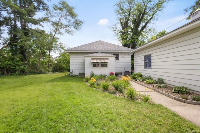 56040 River Heights, Elkhart, IN 46516
