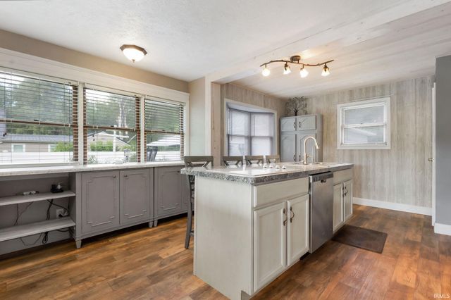 56040 River Heights, Elkhart, IN 46516