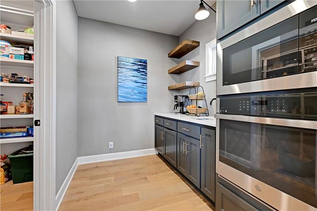 1111 Hillswick Lane, Raymore, MO 64083