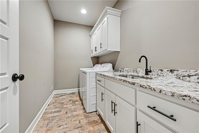 1111 Hillswick Lane, Raymore, MO 64083