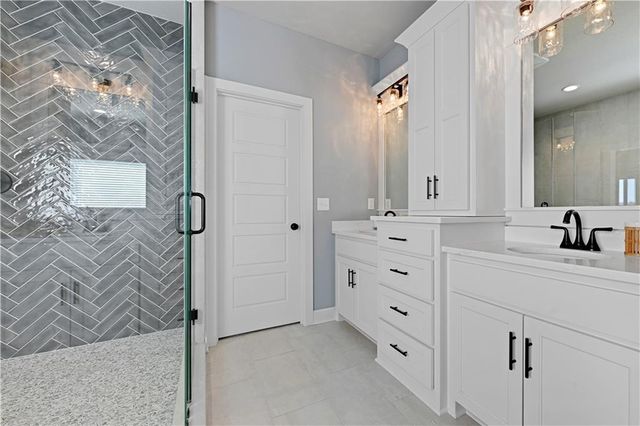 1111 Hillswick Lane, Raymore, MO 64083