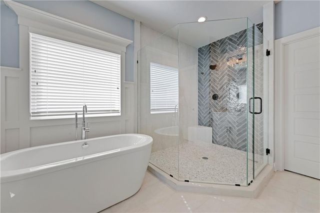 1111 Hillswick Lane, Raymore, MO 64083