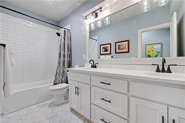 1111 Hillswick Lane, Raymore, MO 64083