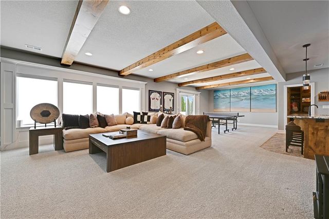 1111 Hillswick Lane, Raymore, MO 64083