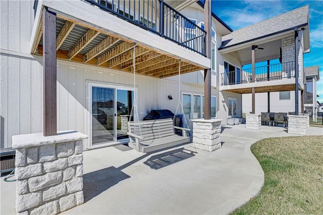 1111 Hillswick Lane, Raymore, MO 64083