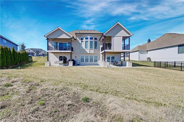 1111 Hillswick Lane, Raymore, MO 64083