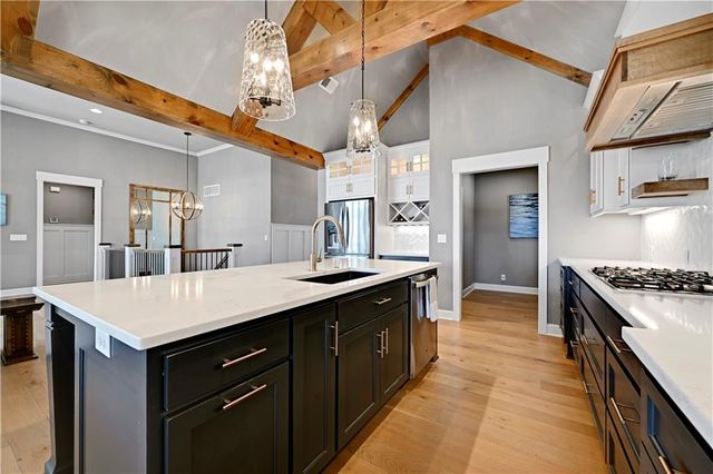 1111 Hillswick Lane, Raymore, MO 64083