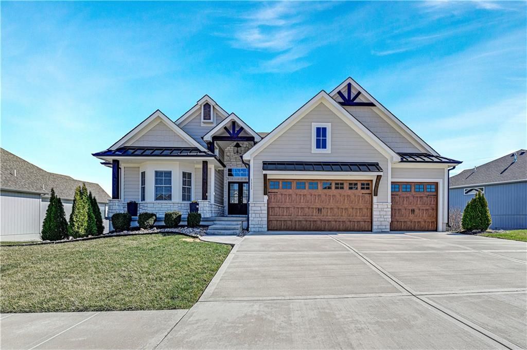 1111 Hillswick Lane, Raymore, MO 64083