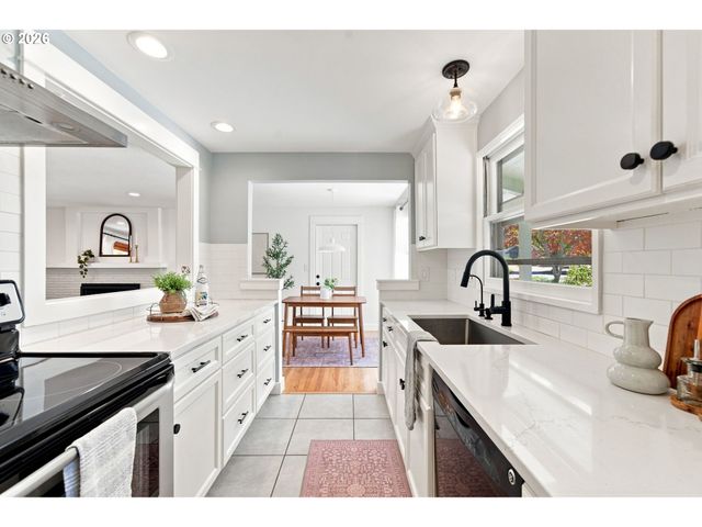 12365 Sw TREMONT St, Portland, OR 97225
