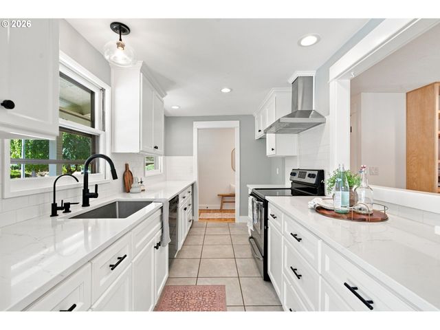12365 Sw TREMONT St, Portland, OR 97225