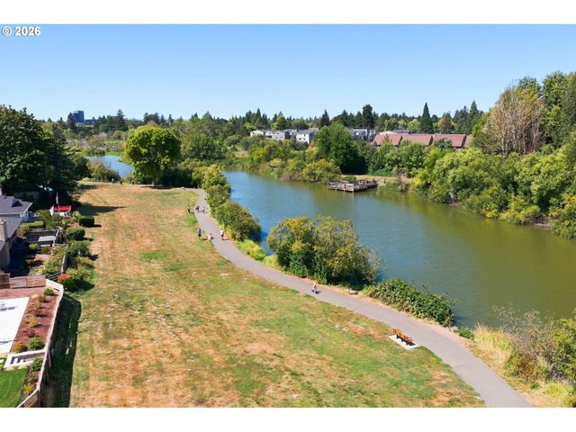 12365 Sw TREMONT St, Portland, OR 97225