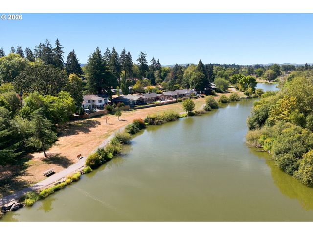12365 Sw TREMONT St, Portland, OR 97225