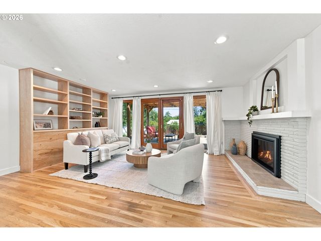 12365 Sw TREMONT St, Portland, OR 97225