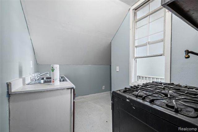 2657 Botsford Street, Hamtramck, MI 48212