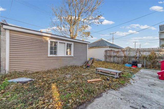 2657 Botsford Street, Hamtramck, MI 48212