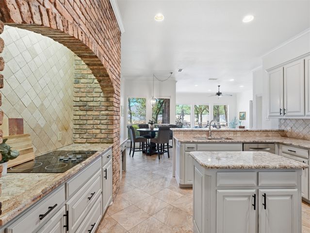156 S Fork Drive, Hudson Oaks, TX 76087