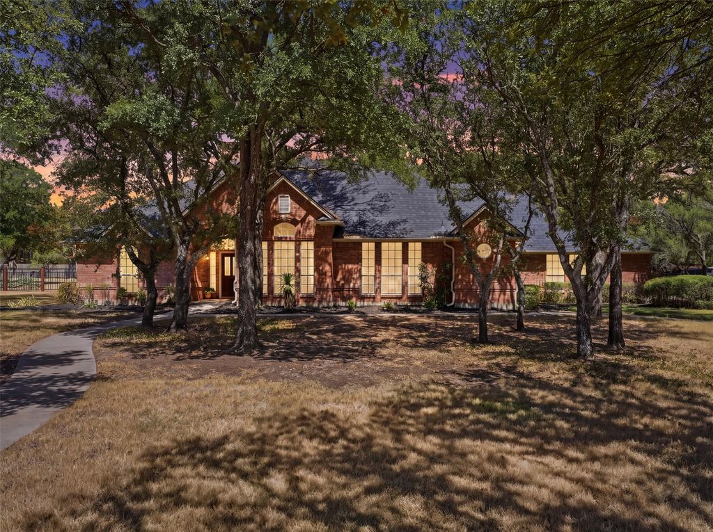 156 S Fork Drive, Hudson Oaks, TX 76087