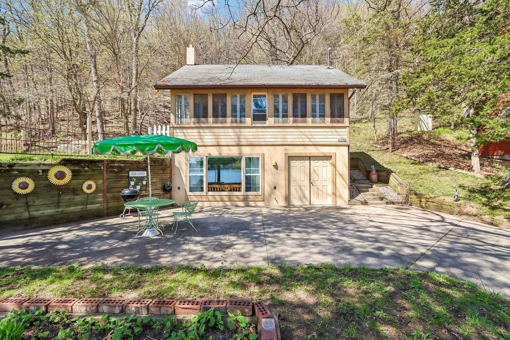 W10740 Tipperary Road, Poynette, WI 53955