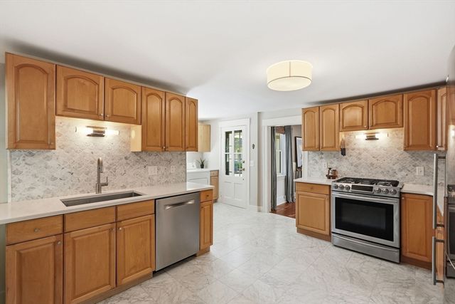 215 North St, Northampton, MA 01060