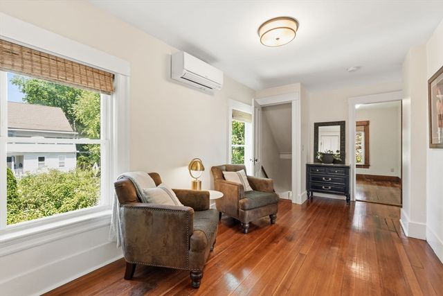 215 North St, Northampton, MA 01060
