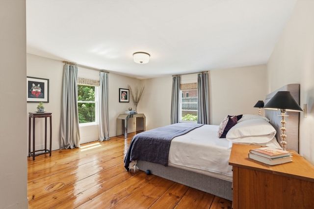 215 North St, Northampton, MA 01060