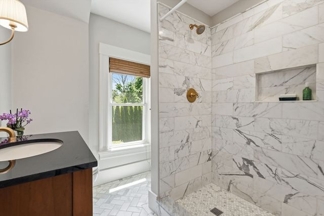 215 North St, Northampton, MA 01060