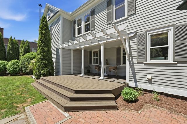215 North St, Northampton, MA 01060