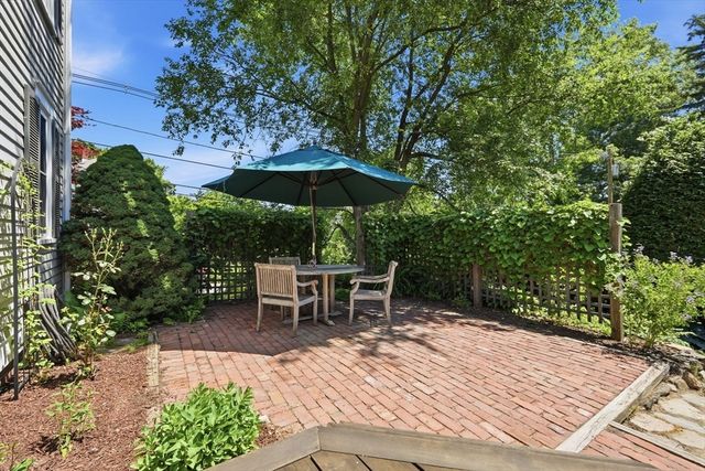 215 North St, Northampton, MA 01060