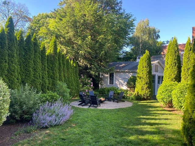 215 North St, Northampton, MA 01060