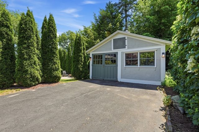 215 North St, Northampton, MA 01060