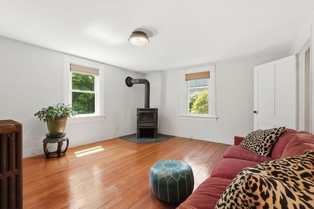 215 North St, Northampton, MA 01060