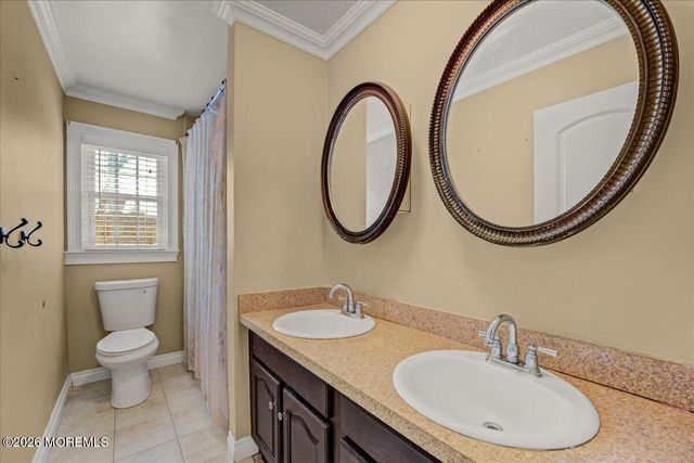 4 Willow Grove Way, Manalapan, NJ 07726