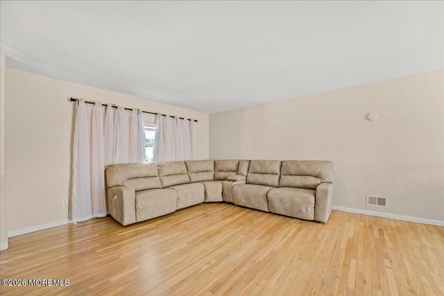 4 Willow Grove Way, Manalapan, NJ 07726