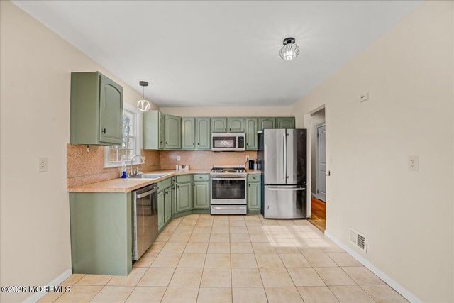 4 Willow Grove Way, Manalapan, NJ 07726