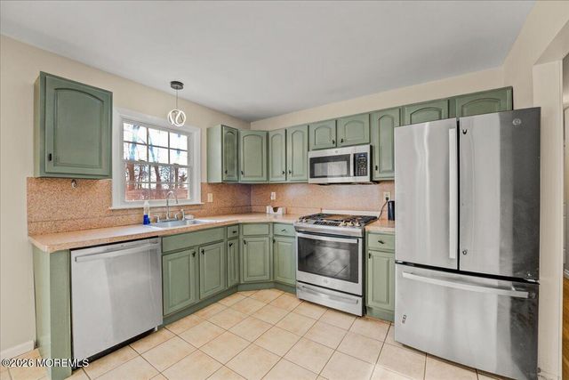 4 Willow Grove Way, Manalapan, NJ 07726