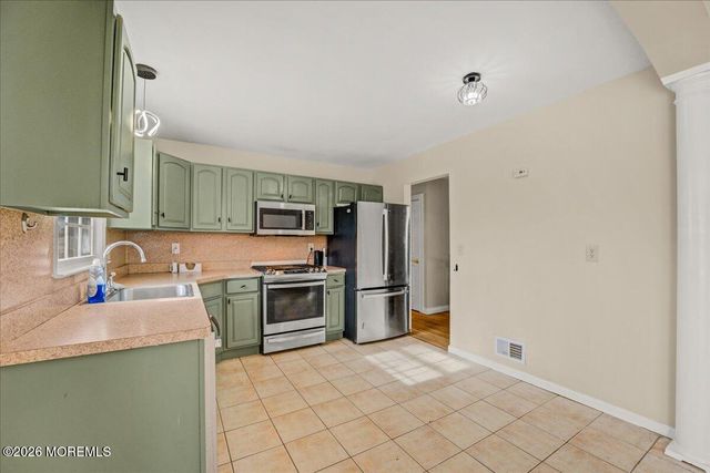 4 Willow Grove Way, Manalapan, NJ 07726