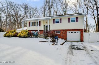 4 Willow Grove Way, Manalapan, NJ 07726