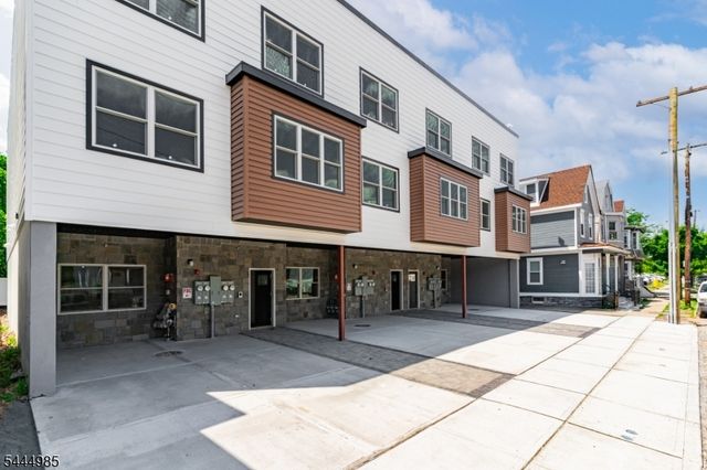 643 S 10Th St, Newark City, NJ 07108
