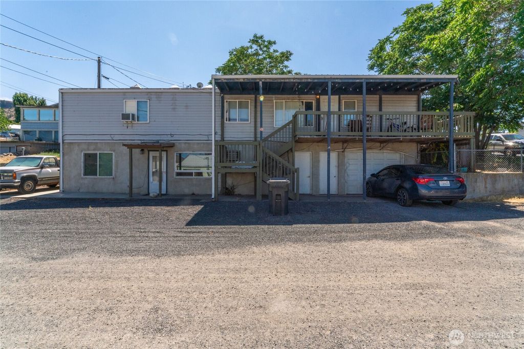103 Seaton Avenue, Grand Coulee, WA 99133