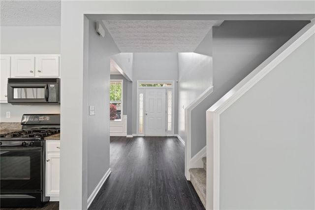 951 Island Pointe Way, Buford, GA 30518