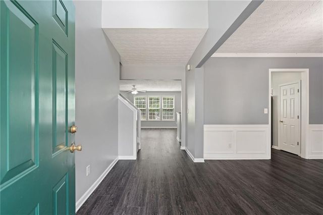 951 Island Pointe Way, Buford, GA 30518