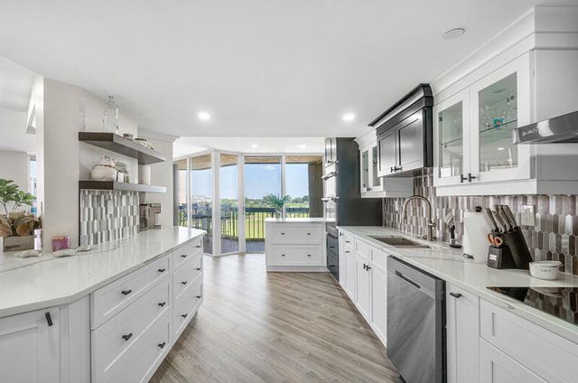 1900 Consulate Place 406, West Palm Beach, FL 33401