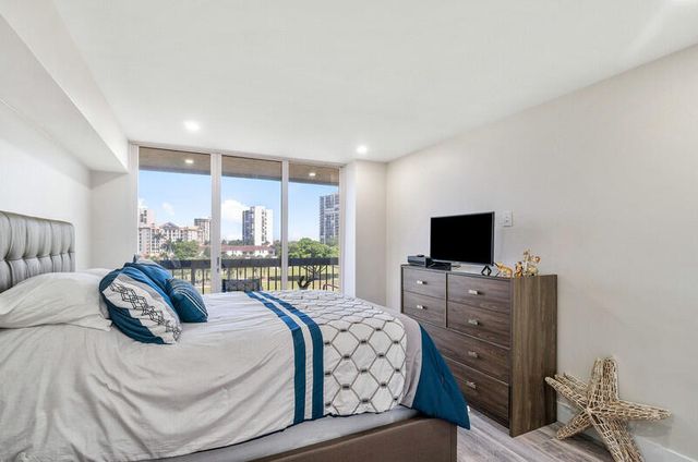 1900 Consulate Place 406, West Palm Beach, FL 33401