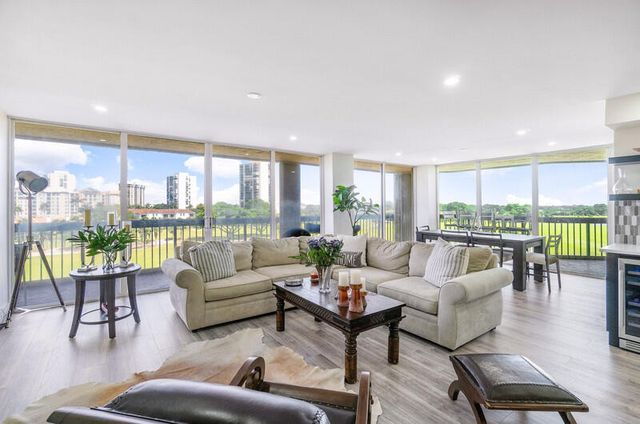 1900 Consulate Place 406, West Palm Beach, FL 33401