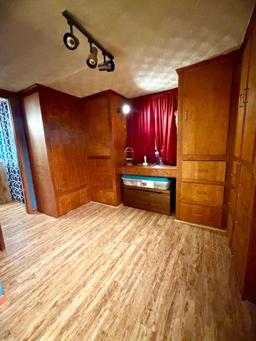 1054 S James Road, Columbus, OH 43227