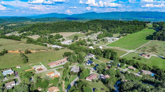 500 Buckingham Dr, Newport, TN 37821